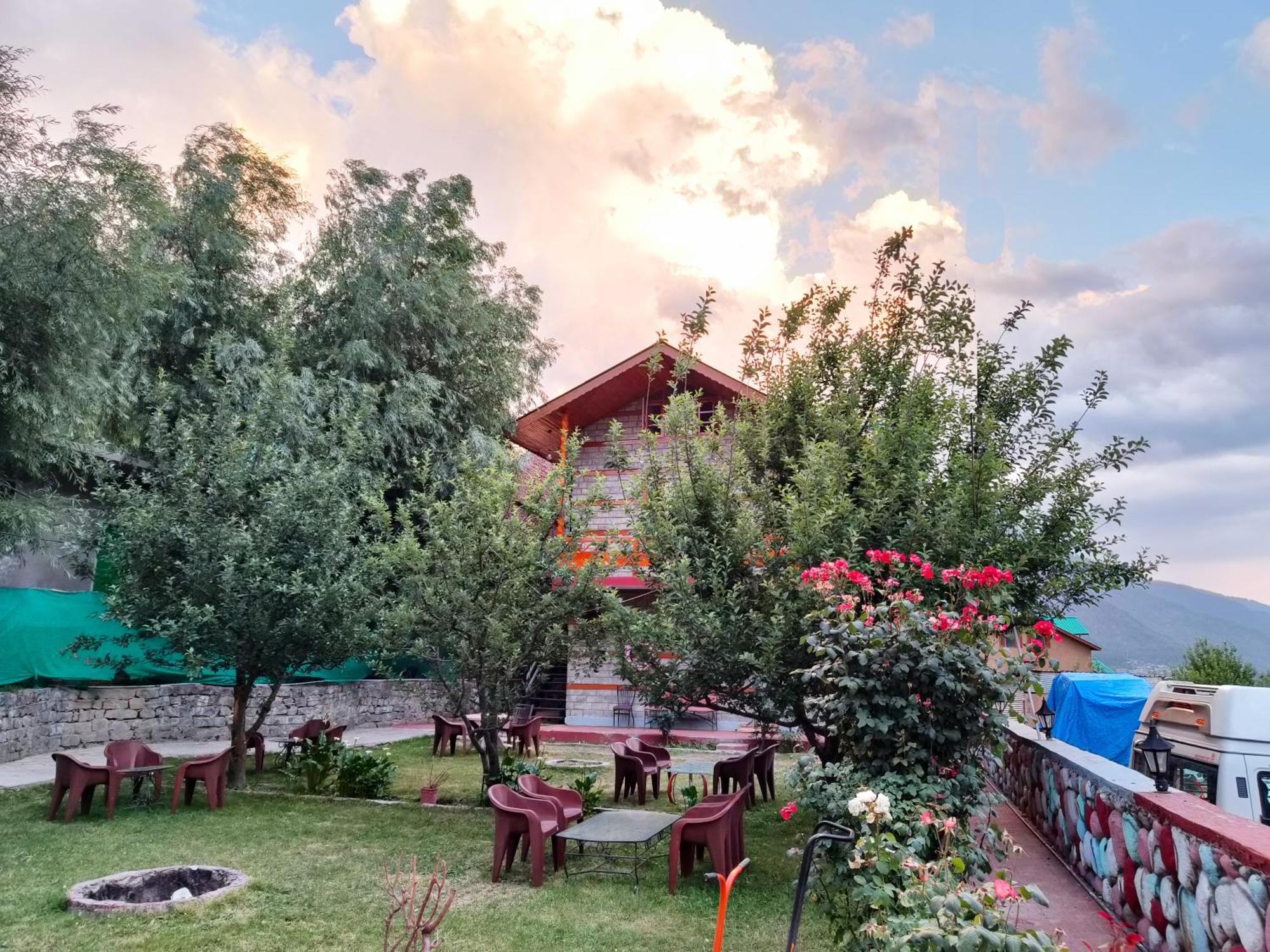 Melody Orchard Cottage Jagatsukh Exterior photo